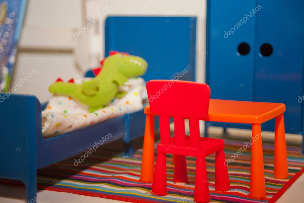 Stanza di terapia per bambini con materiali di gioco